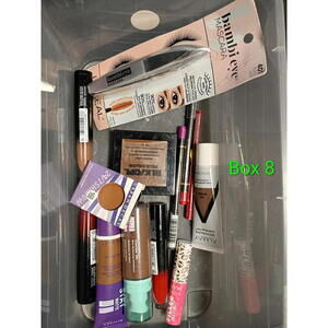 Chic Makeup Bundle: Mascara, Lip Colors, and Essentials – Your Beauty Arsenal!